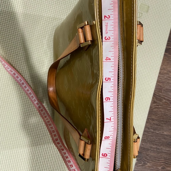 Authentic Louis Vuitton Vernis tote - Picture 15 of 16
